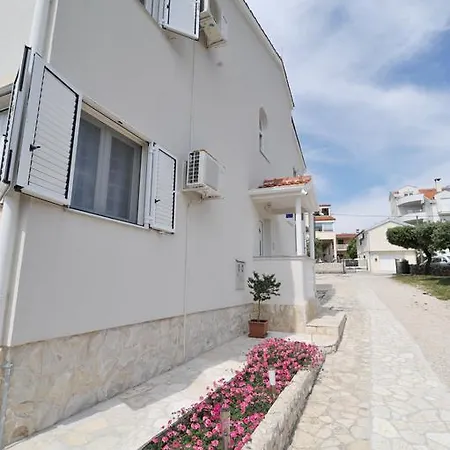 Luna With Seaview Apartman