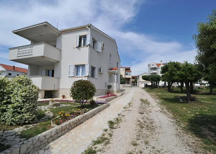 Luna With Seaview بيتريتْشاني