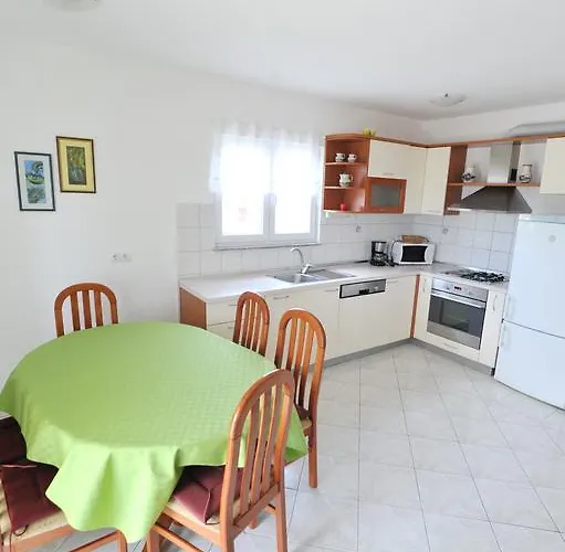 Luna With Seaview بيتريتْشاني