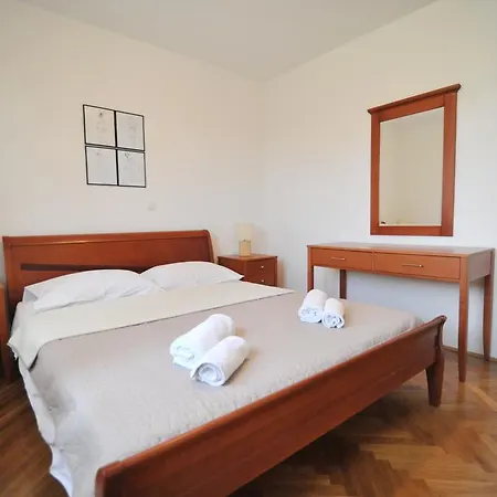 Luna With Seaview Petrčane