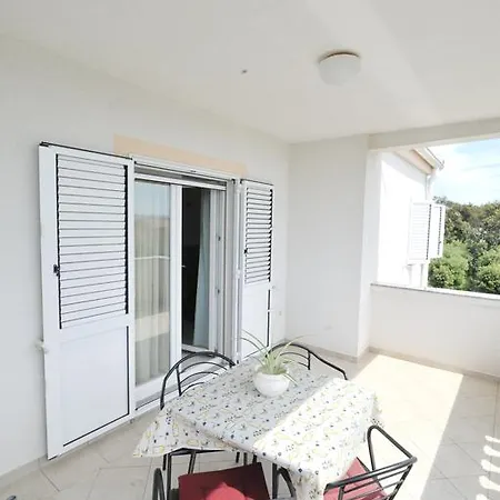 Luna With Seaview דירה