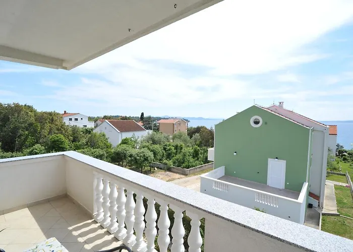 Апартаменты Luna With Seaview Петрчане