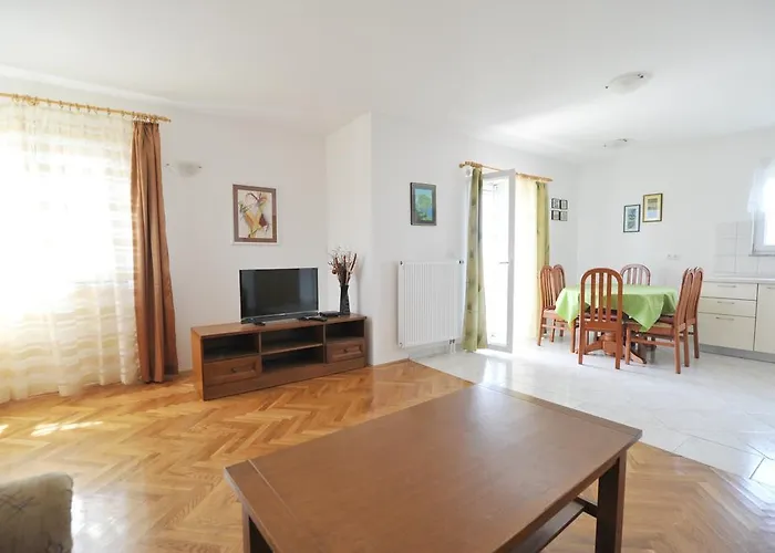 Luna With Seaview Апартаменты *