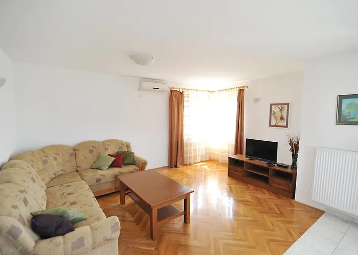 Апартаменты Luna With Seaview Петрчане